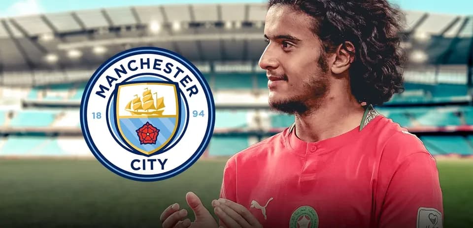 Jugador de Manchester City con camiseta de Marruecos