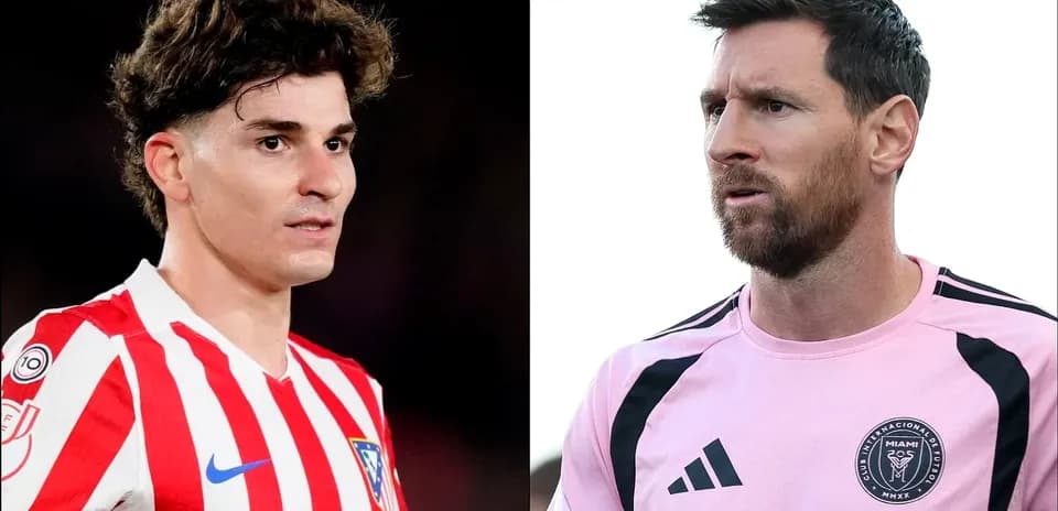 Jugadores de fútbol en uniformes de sus equipos
