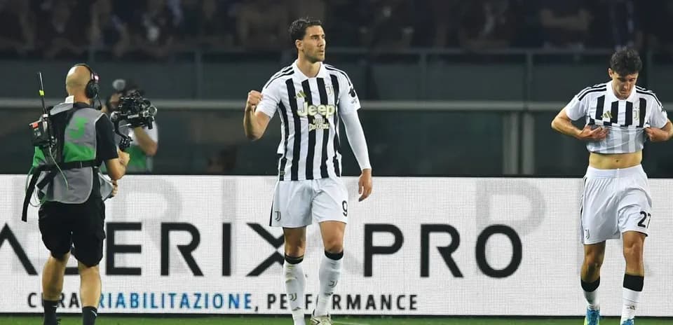 Jugador de Juventus celebra un gol