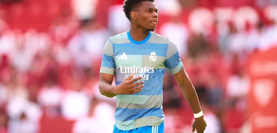 Jugador de Real Madrid en calentamiento previo al partido