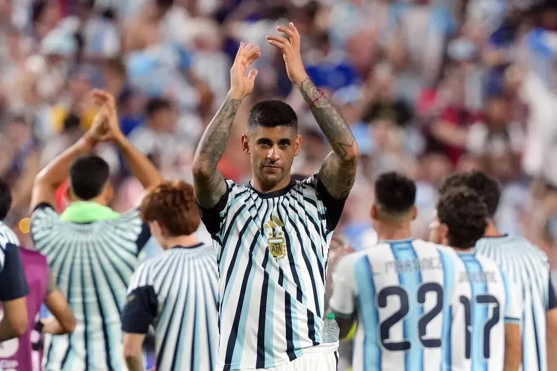 Jugador argentino aplaudiendo tras el partido
