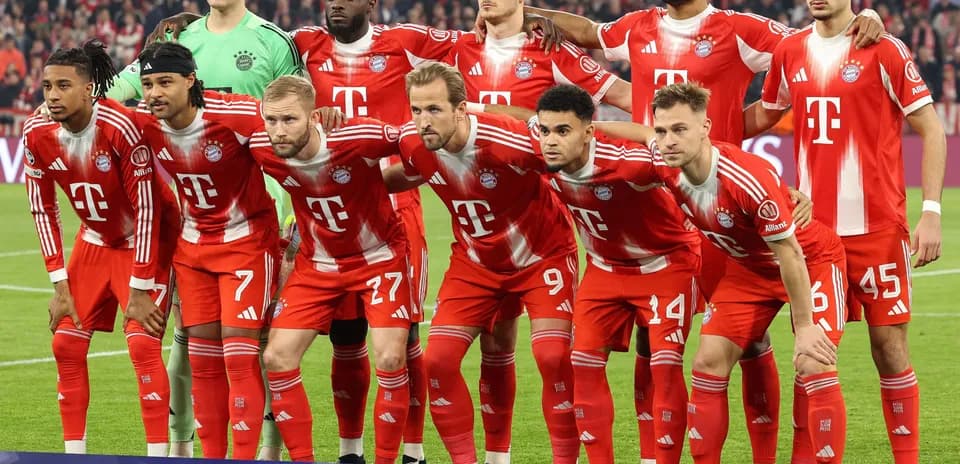 Equipo de Bayern Munich posando antes del partido