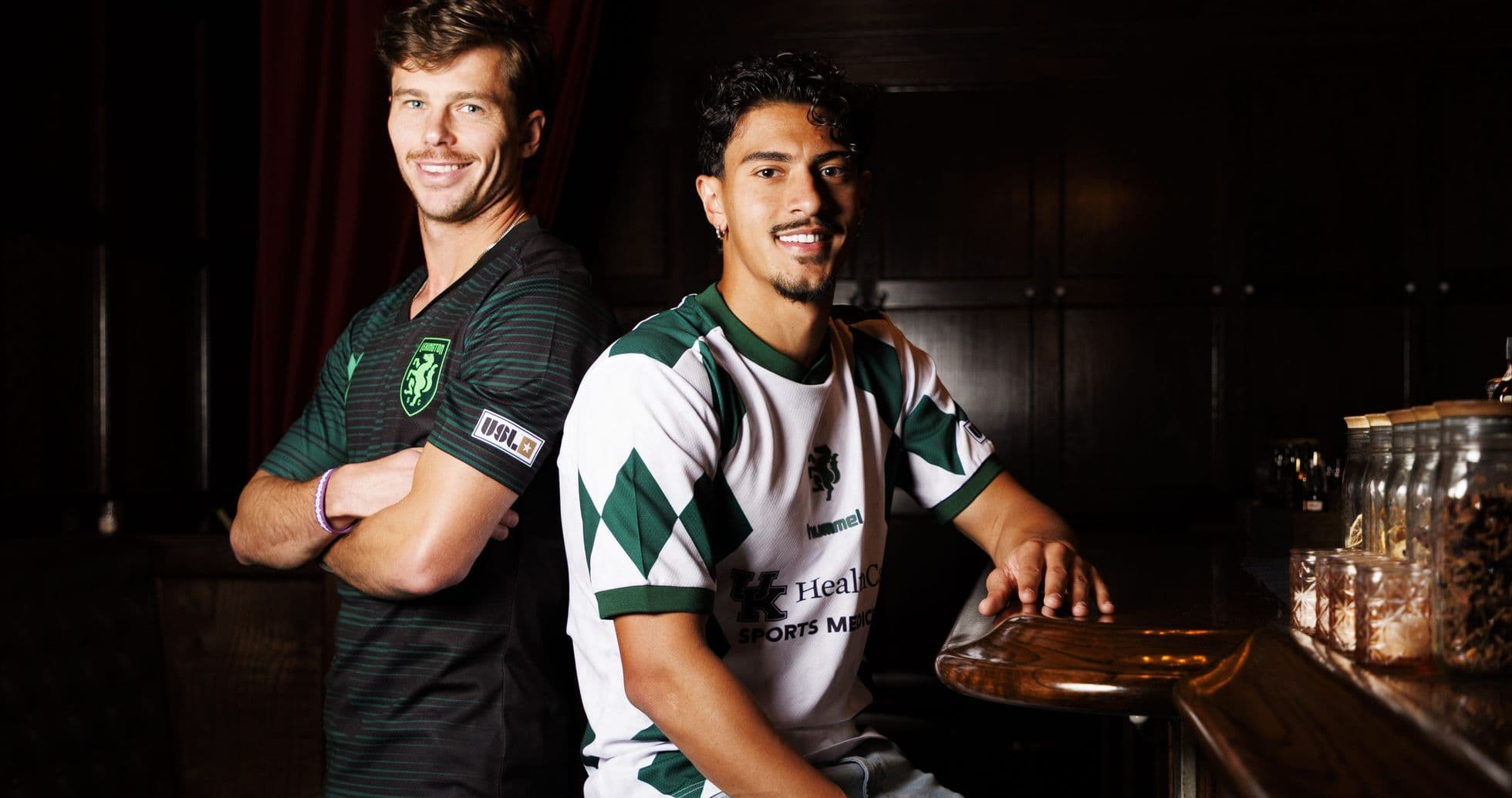 Jugadores de Lexington y San Antonio en uniforme