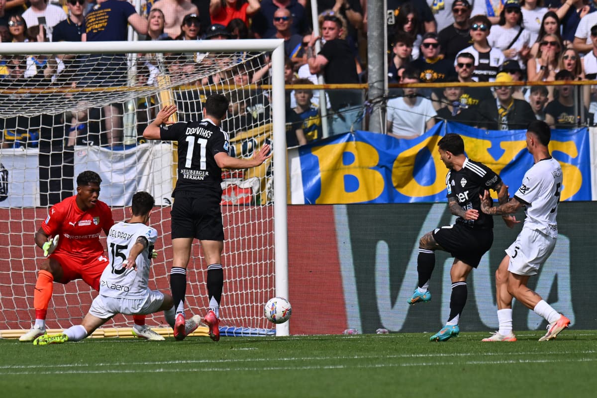 Gol de Como contra Parma en Serie A