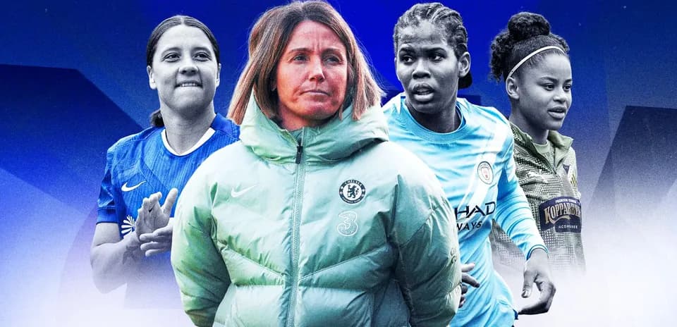 Jugadoras de fútbol y entrenadora en fondo azul