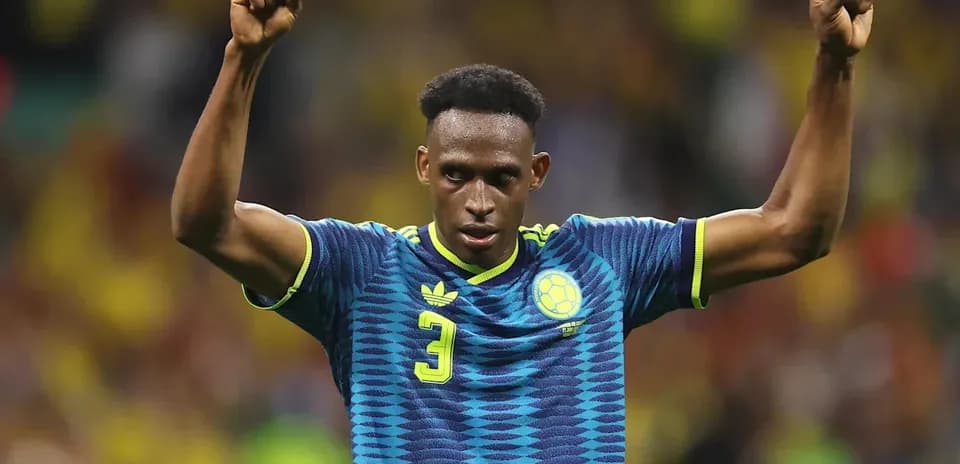 Jugador levantando el puño durante el partido