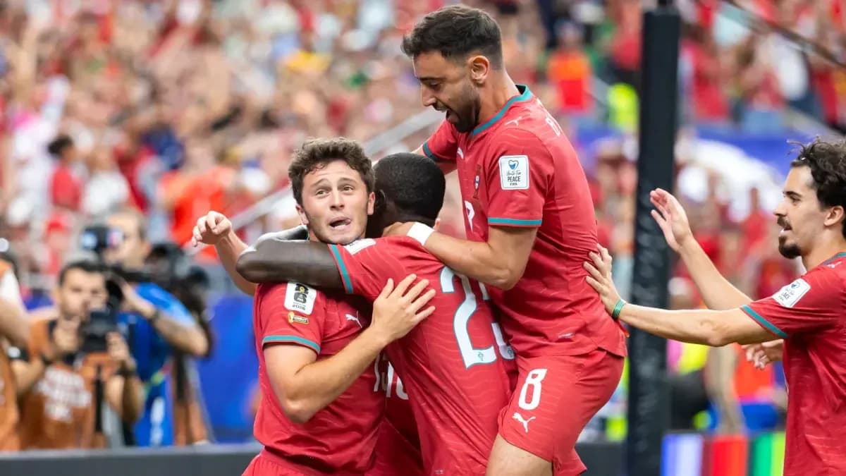 Jugadores de Portugal celebrando un gol