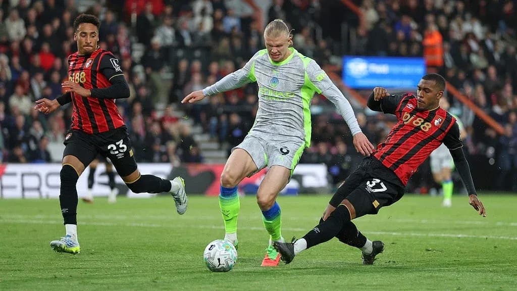 Jugadores de Bournemouth y Manchester City en acción