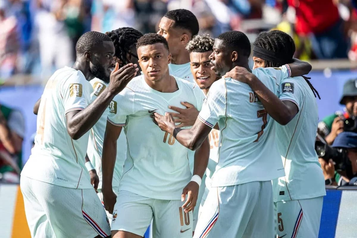Jugadores de Francia celebrando un gol en el partido