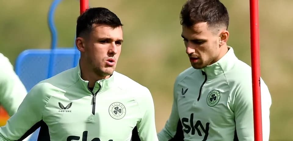 Dos jugadores entrenando en sesión de equipo