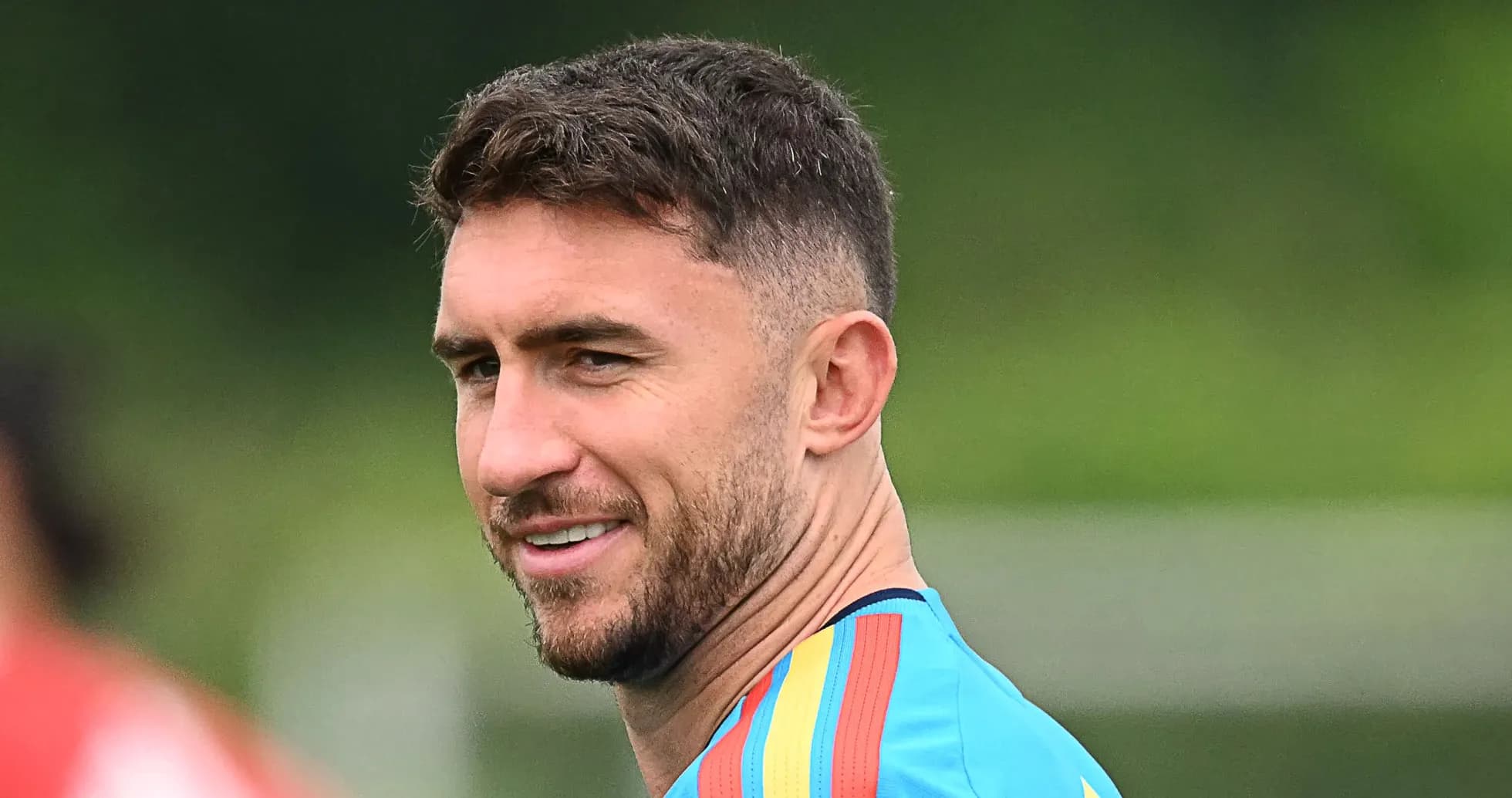 Jugador sonriendo durante sesión de entrenamiento