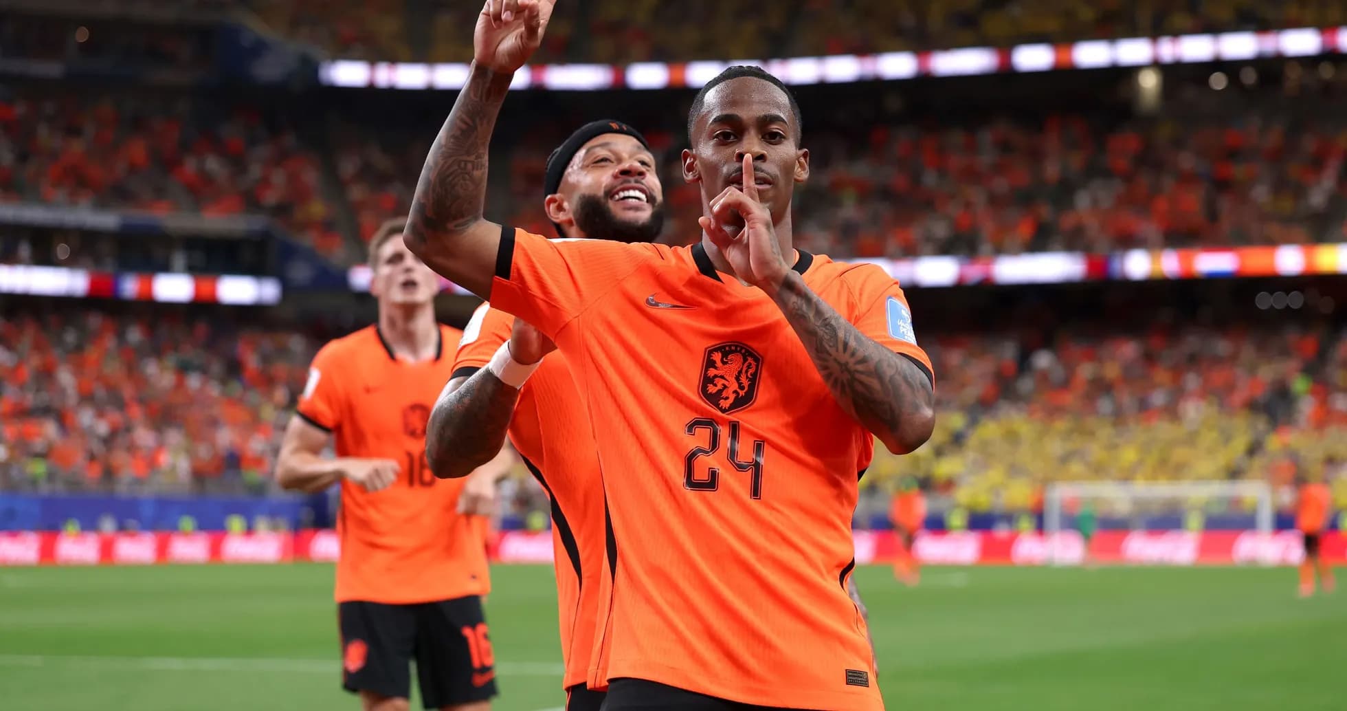 Jugadores de los Países Bajos celebrando un gol en partido