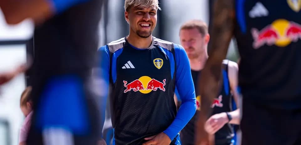 Jugador de Leeds United entrenando en sesión