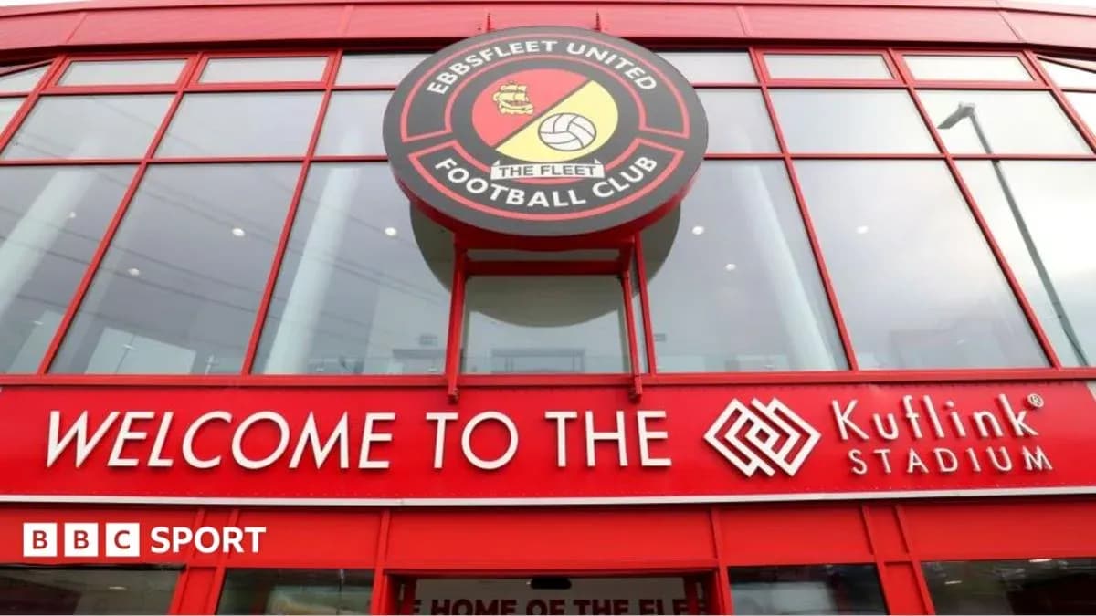 Entrada al Kuflink Stadium de Ebbsfleet United