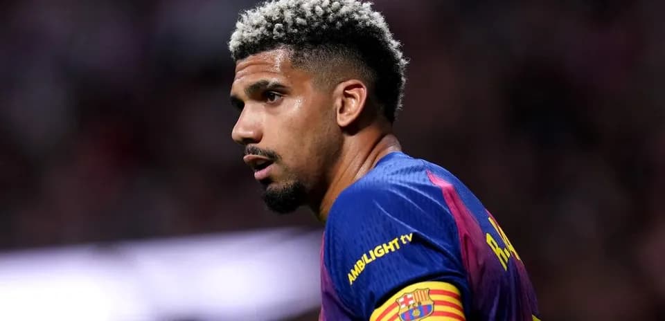 Jugador de fútbol con camiseta del FC Barcelona