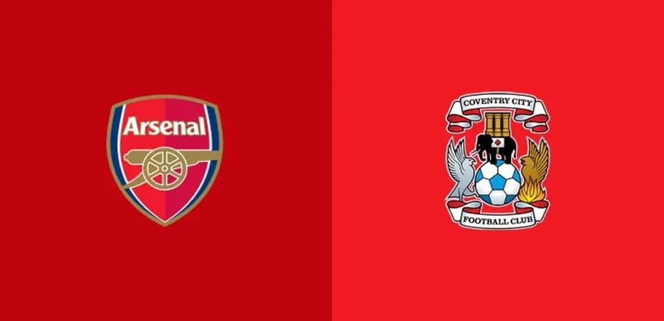 Escudos de Arsenal y Coventry City sobre fondo rojo