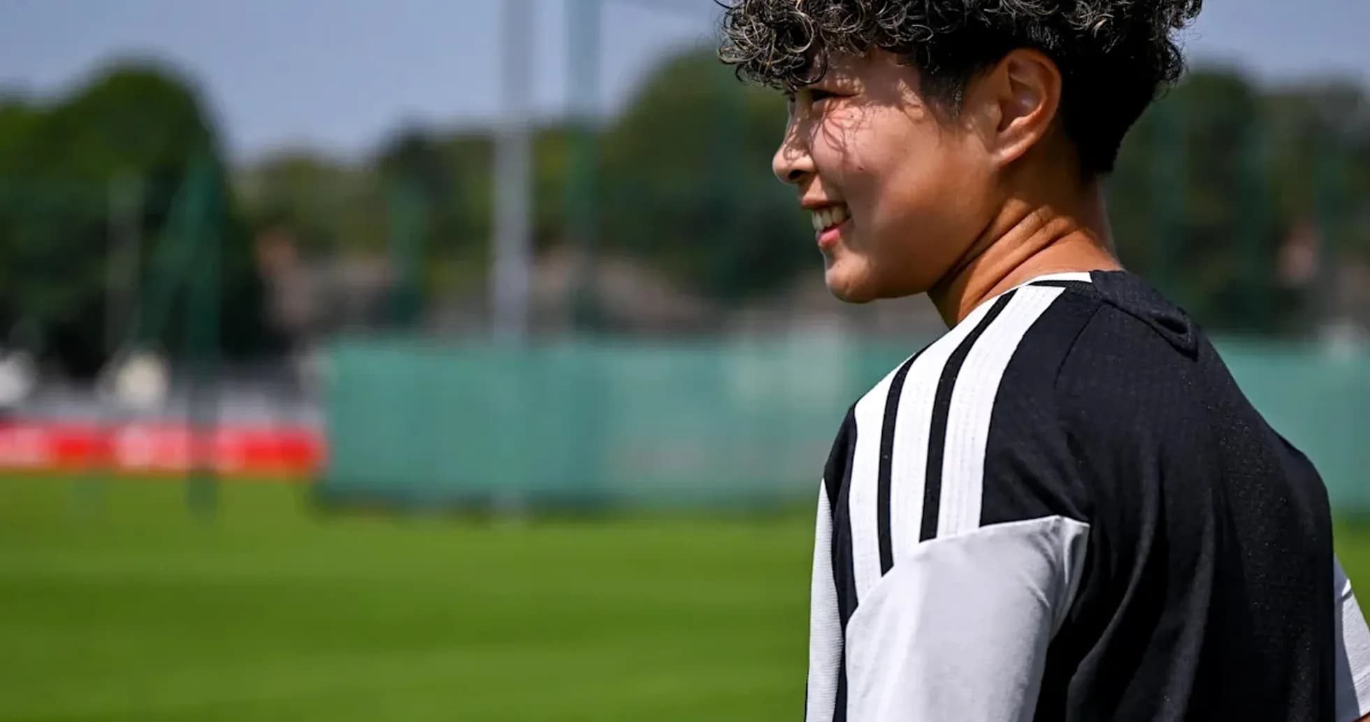 Jugador en el campo durante entrenamiento de fútbol