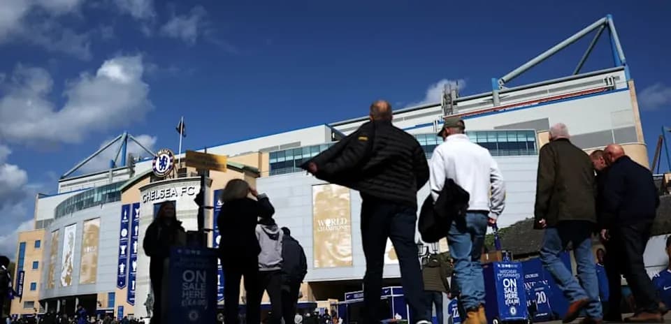 Aficionados llegando al estadio Chelsea FC