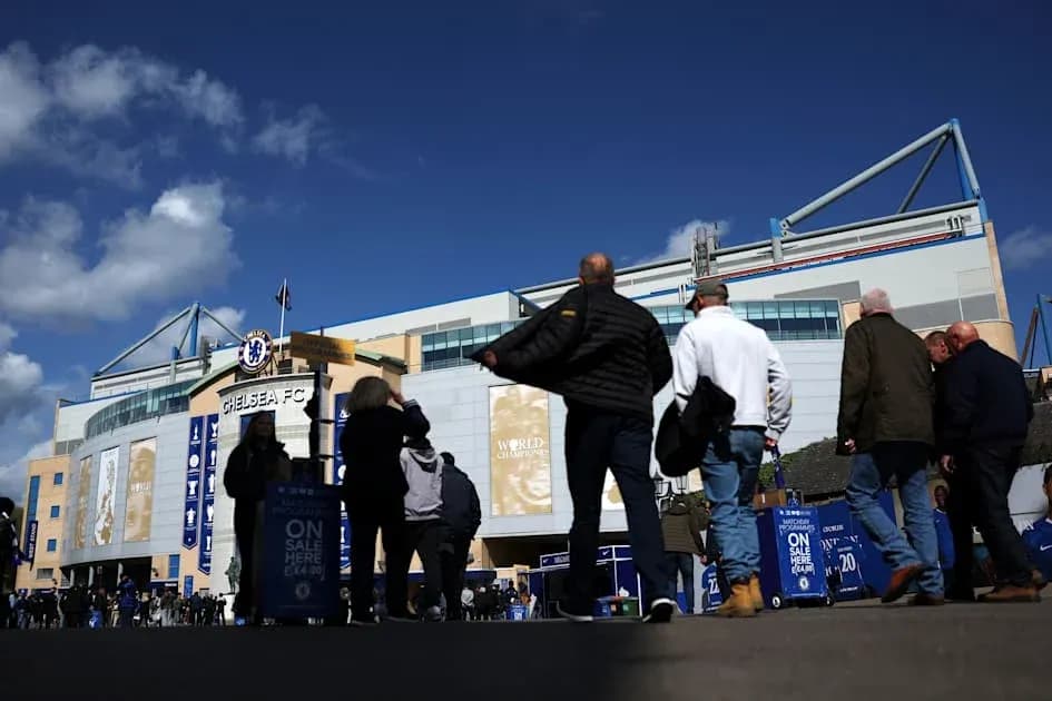 Aficionados llegando al estadio Chelsea FC