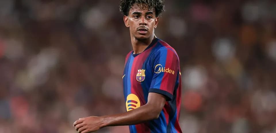 Jugador de Barcelona en el campo durante un partido