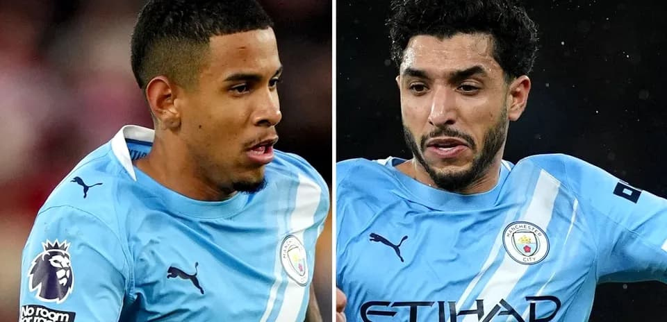 Jugadores de Manchester City en acción durante el partido