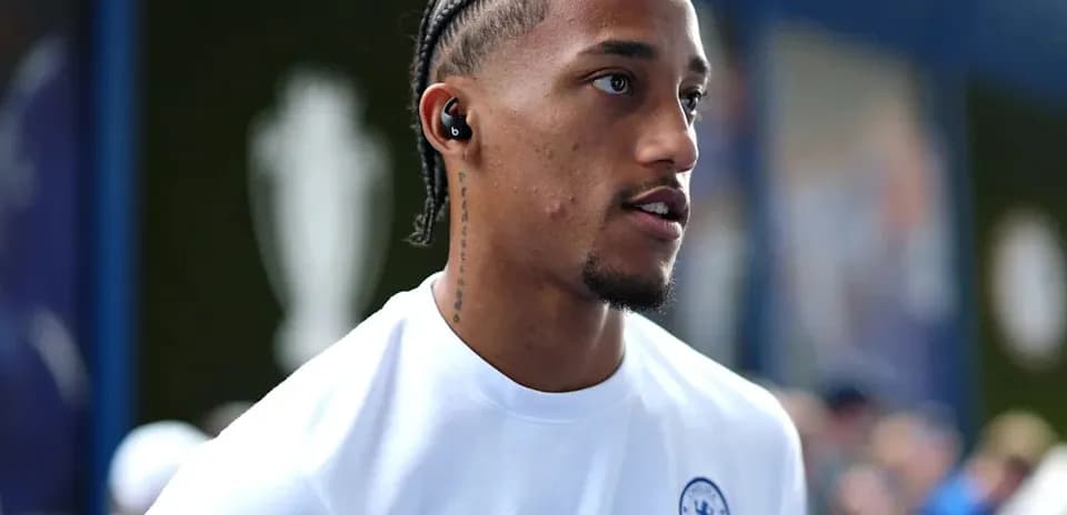 Jugador de Chelsea llegando al estadio antes del partido