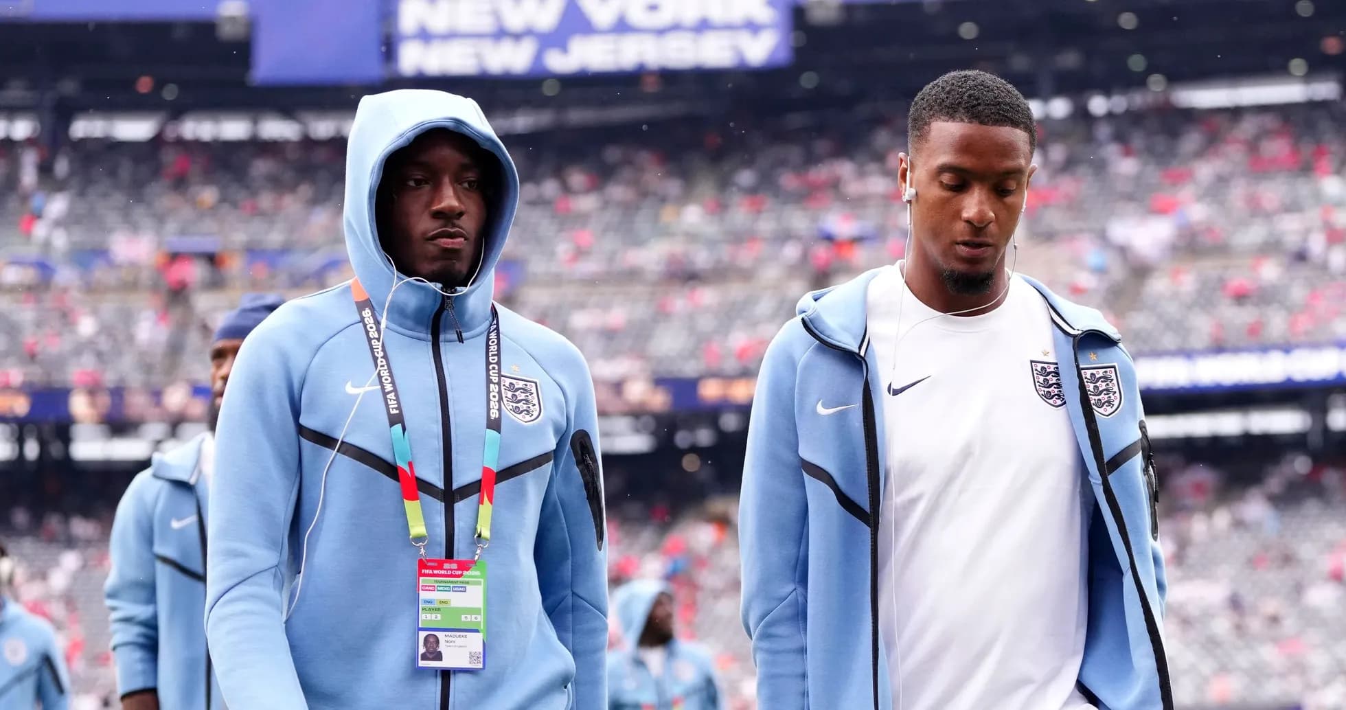 Jugadores de Inglaterra ingresando al estadio en Nueva Jersey