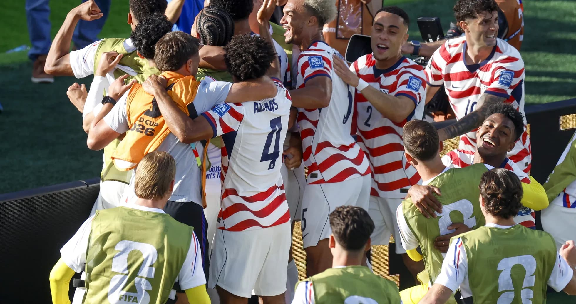Jugadores de Estados Unidos celebrando un gol