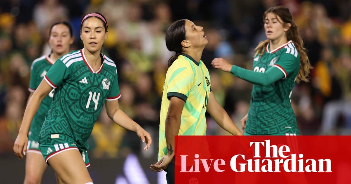 Jugadoras de México y Australia compitiendo en el partido