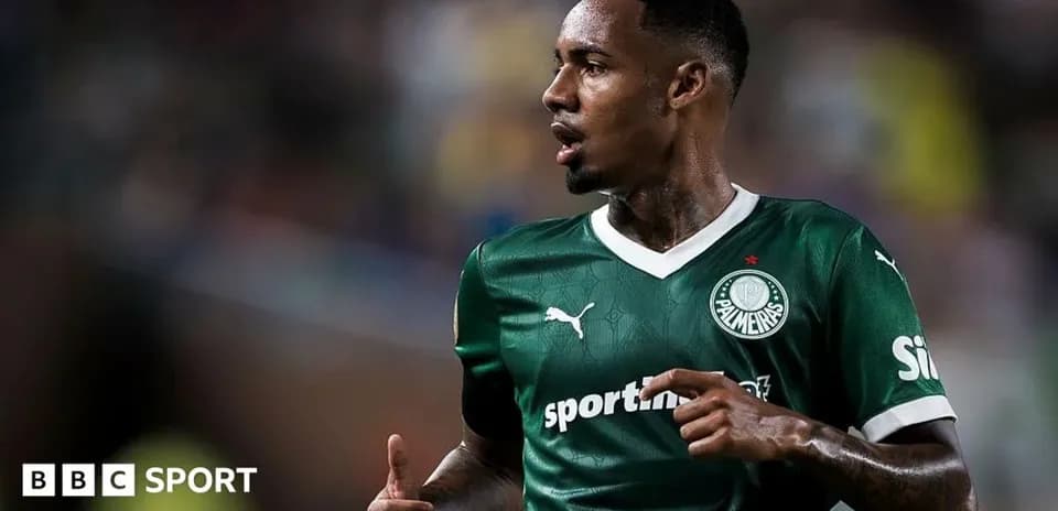 Jugador de Palmeiras celebrando en el campo de juego