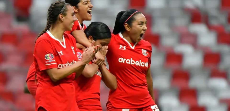 Jugadoras de Necaxa W celebrando un gol