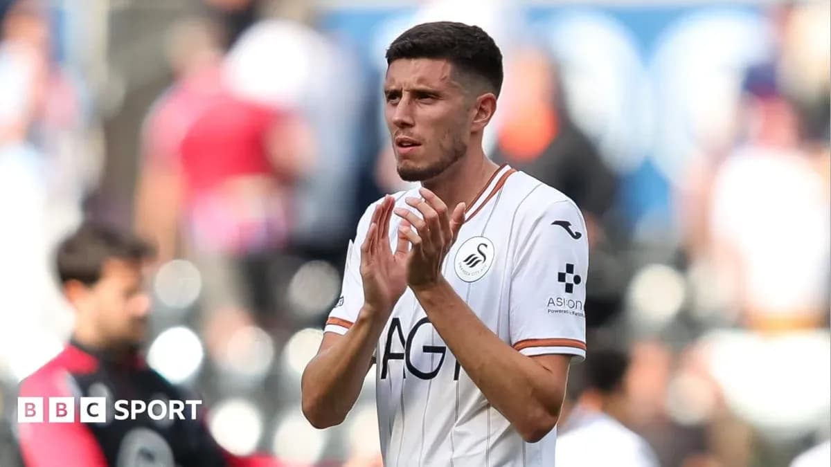 Jugador de Swansea City aplaudiendo en el campo