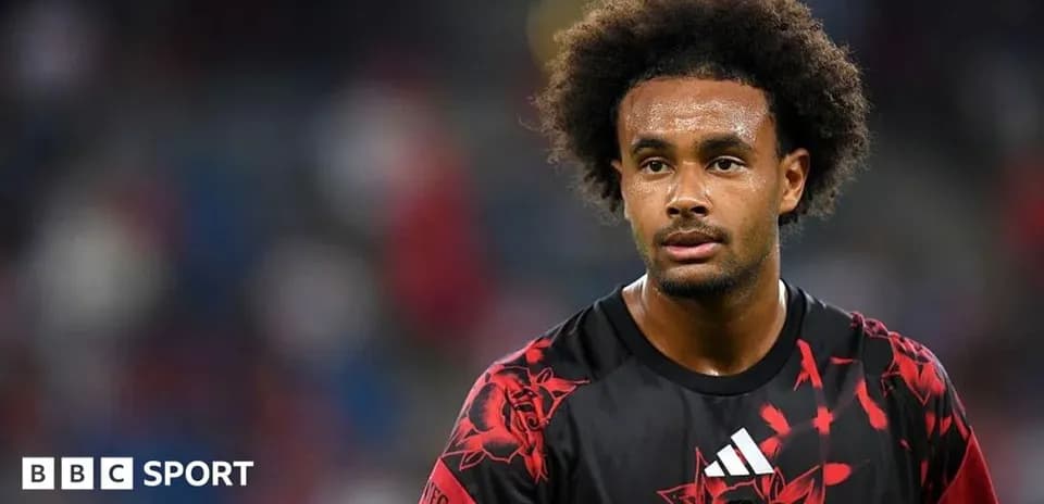 Jugador de fútbol con camiseta de Manchester United