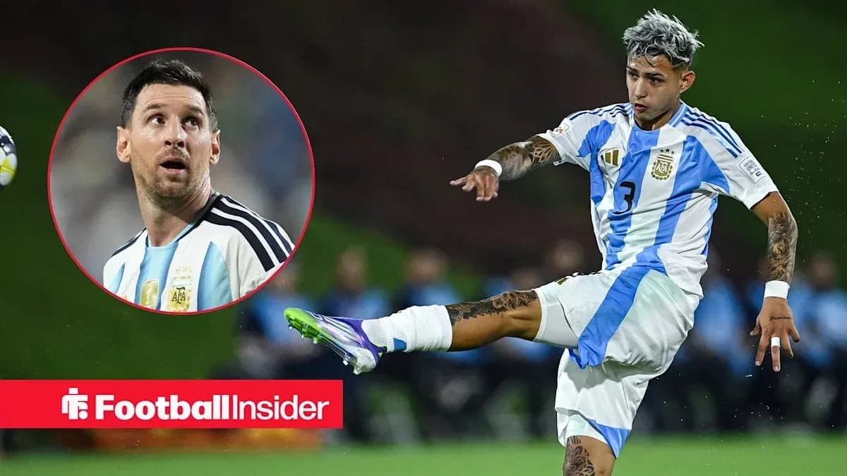 Jugador argentino pateando el balón en partido