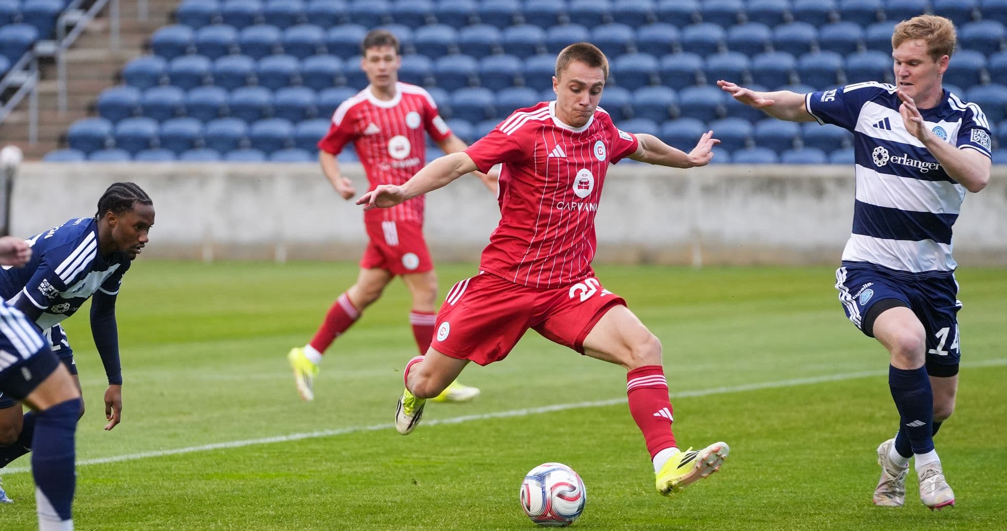 Jugador de Chattanooga avanzando con el balón