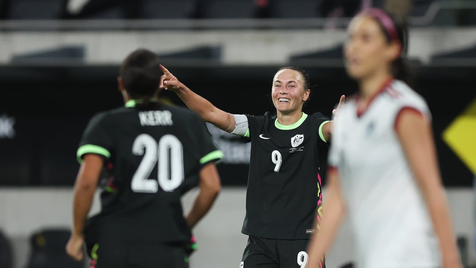 Jugadora celebrando un gol en partido de fútbol