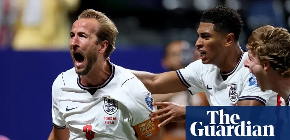 Jugador de Inglaterra celebrando un gol con compañeros