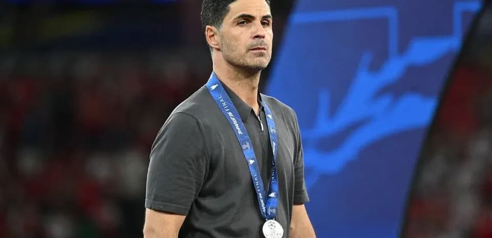 Entrenador con medalla de subcampeón en el evento