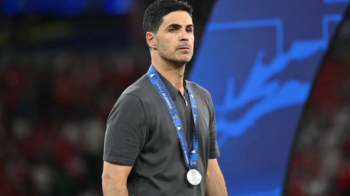 Entrenador con medalla de subcampeón en el evento