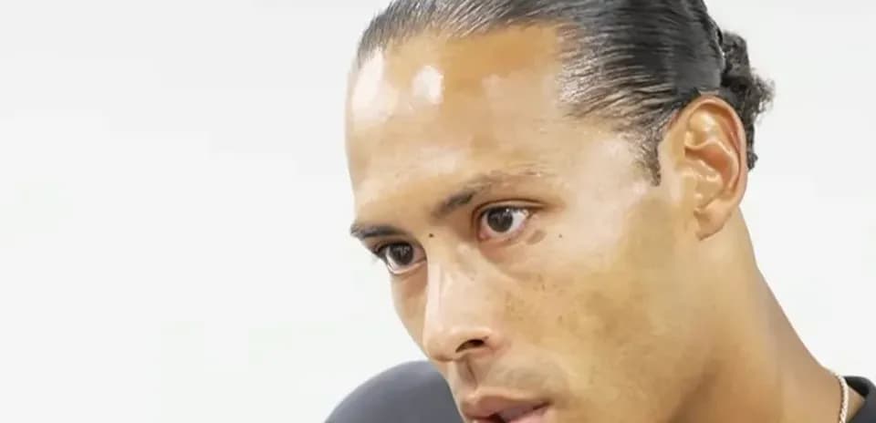 Jugador hablando durante una entrevista en sala
