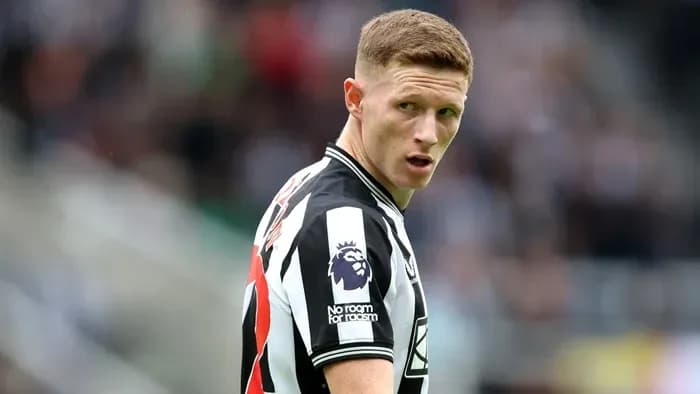 Jugador de Newcastle en el campo durante un partido