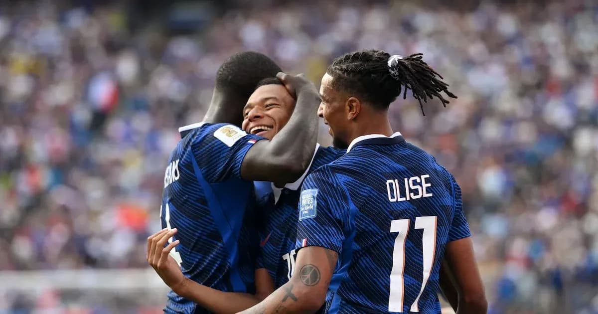 Jugadores franceses celebrando un gol en el estadio