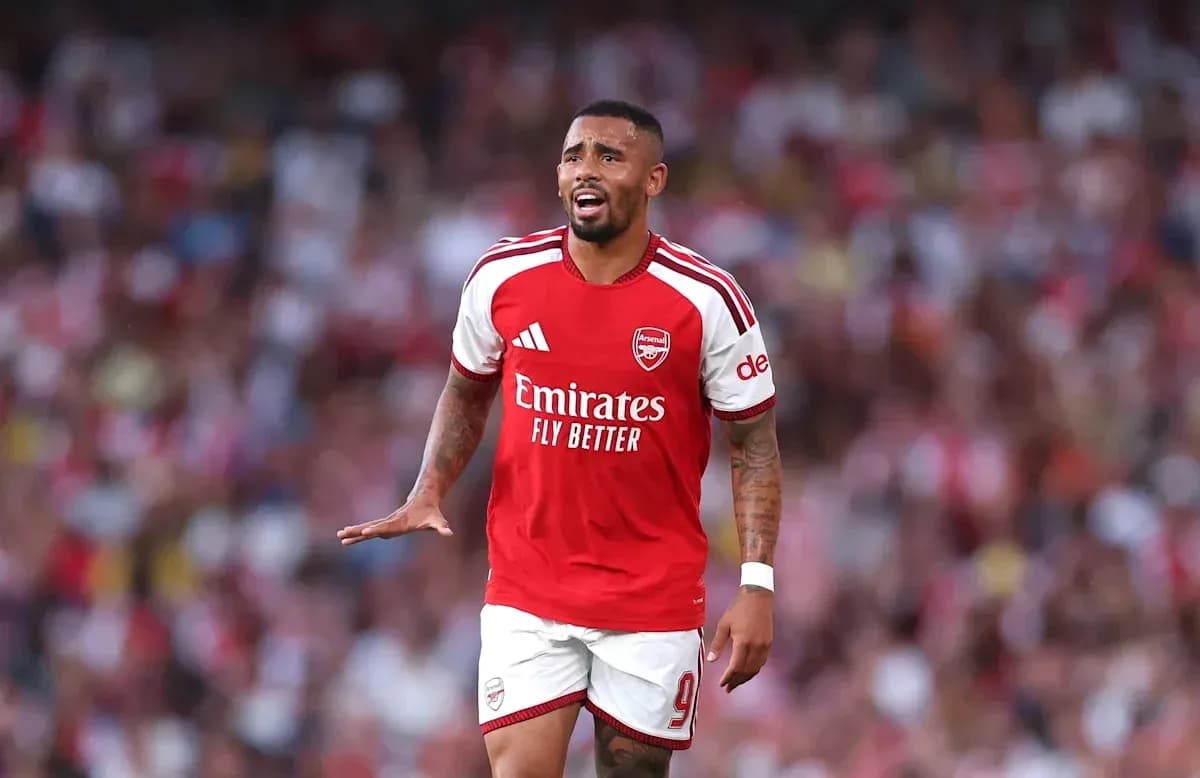 Jugador de Arsenal en acción durante el partido