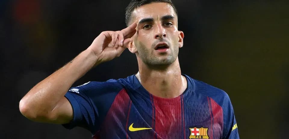Jugador de FC Barcelona saludando tras marcar gol