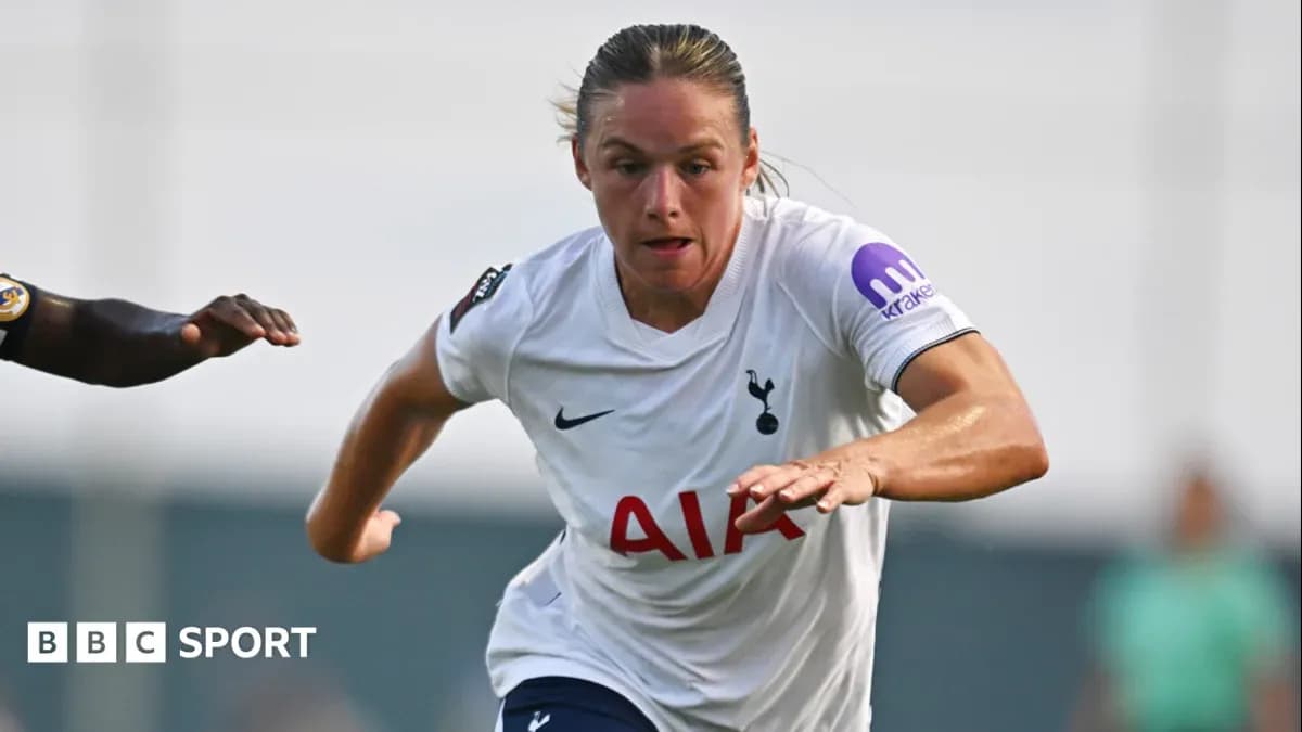 Jugadora de Tottenham corriendo durante un partido