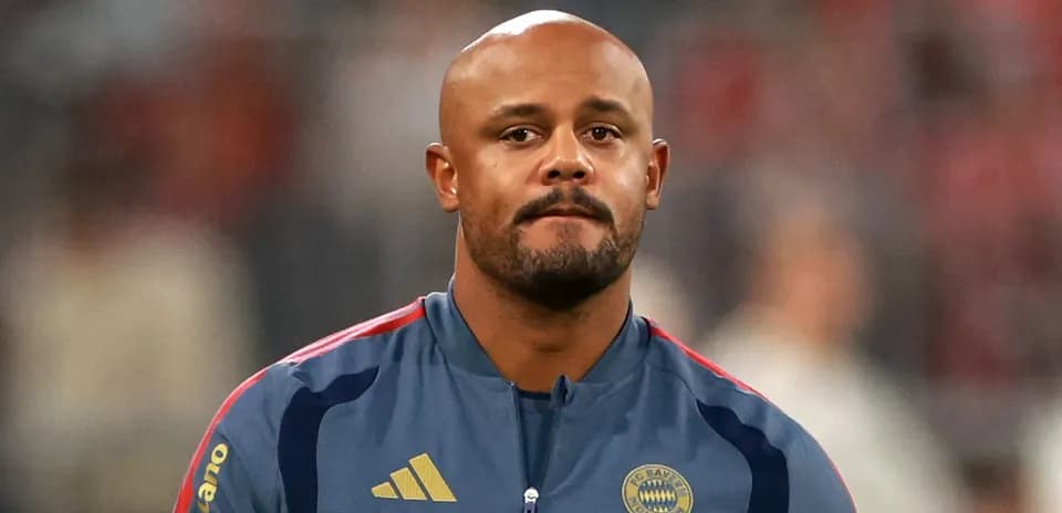 Jugador de Bayern Múnich en la zona técnica