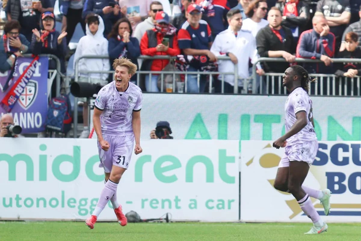 Jugador celebra un gol en partido de fútbol