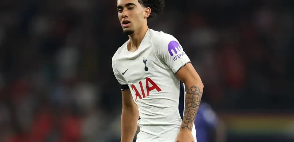 Jugador de Tottenham en acción durante el partido