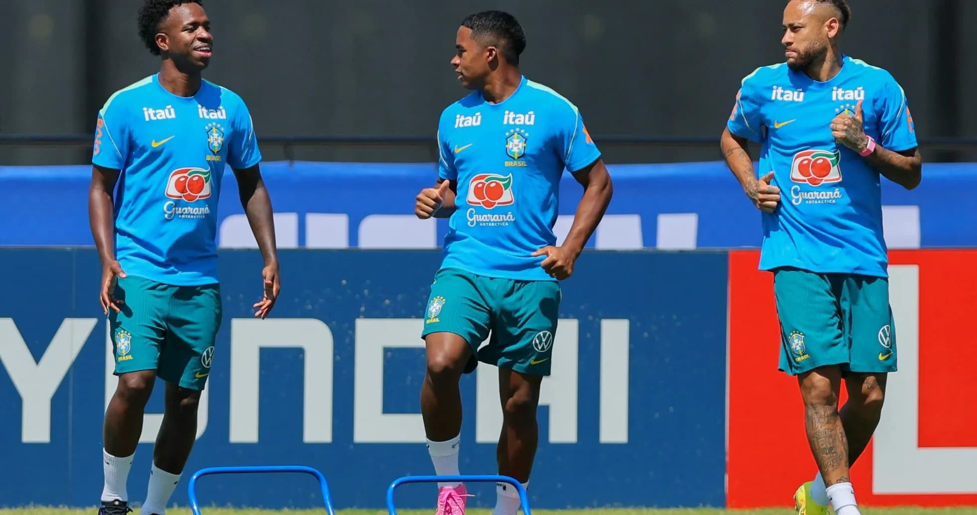 Jugadores de Brasil entrenando para el Mundial