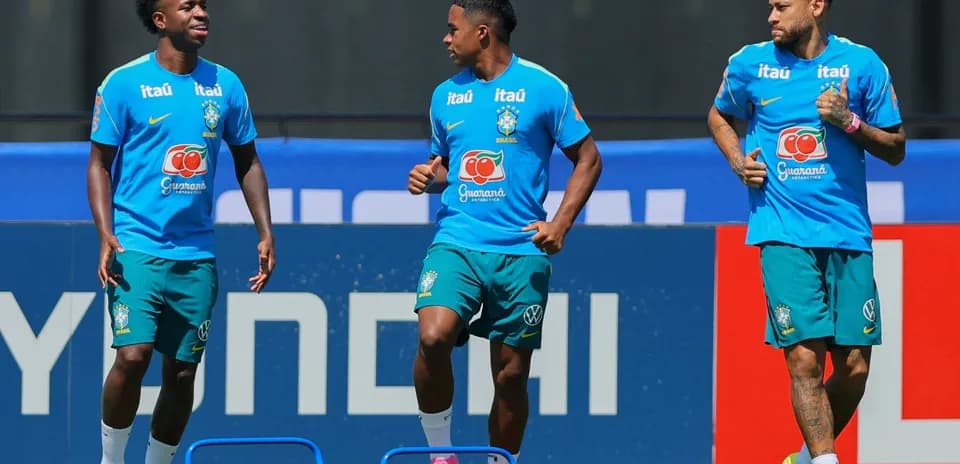 Jugadores de Brasil entrenando para el Mundial